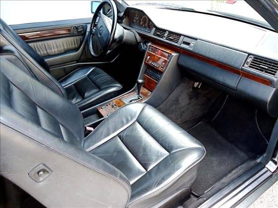 300 CE 24V R$ 38.000,00 Mercedesbenz300ce3.0coupe6cilindrosgasolina2pautomatico-wmimagem22034200394