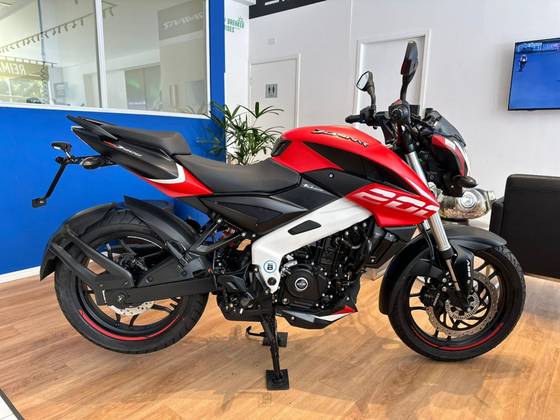 Bajaj best sale dominar 200