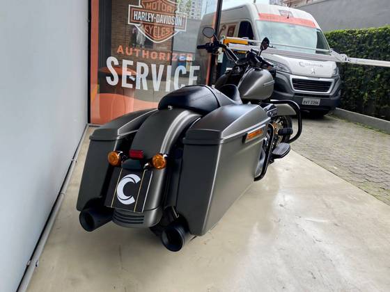 stretched bolsas and fender for road king