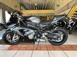 Você compraria uma BMW S 1.000 RR verde?