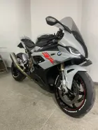 Você compraria uma BMW S 1.000 RR verde?