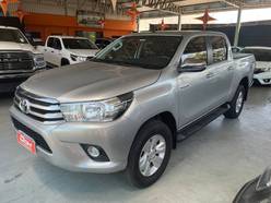 Comprar Picape Toyota Hilux Caminhonete 3.0 4P 4x4 Srv Turbo Diesel Top  Cabine Dupla Automático Prata 2015 em Bauru-SP