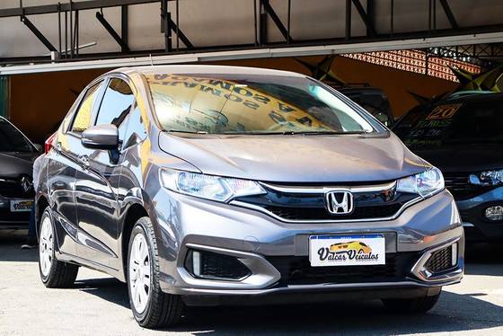 Testamos o novo Honda City Hatch e comparamos com o Fit. Vale a troca?