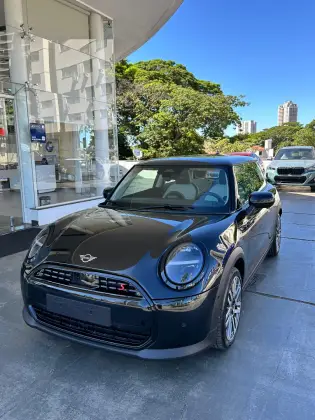 Carro 2.0 16V TWINPOWER GASOLINA S EXCLUSIVE 2P STEPTRONIC