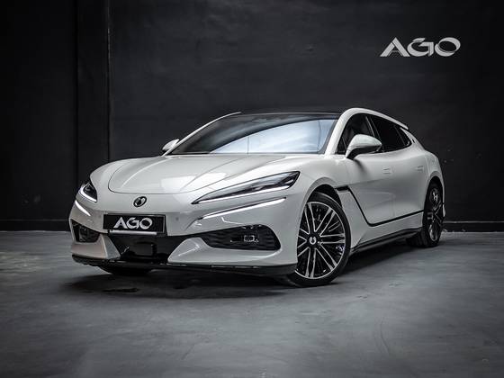 Carro 100 KW ELÉTRICO AWD