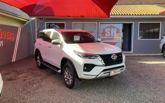 Carro 2.8 D-4D TURBO DIESEL SRX PLATINUM 7L 4X4 AUTOMÁTICO