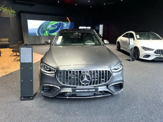 Carro 4.0 V8 TURBO PHEV E PERFORMANCE 4MATIC+ SPEEDSHIFT