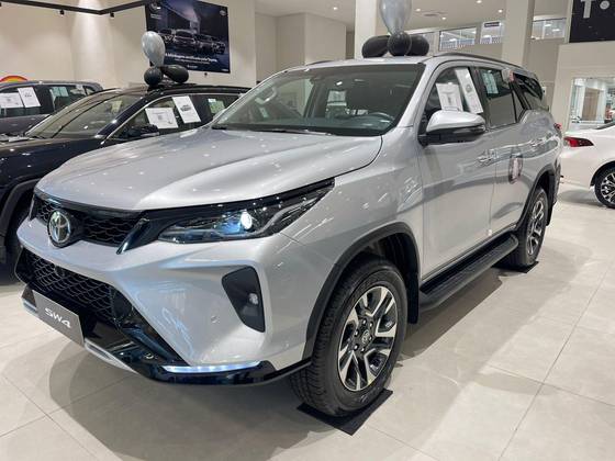 Carro 2.8 D-4D TURBO DIESEL SRX PLATINUM 4X4 AUTOMÁTICO