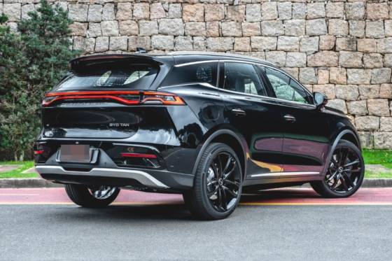 Carro ELÉTRICO AWD