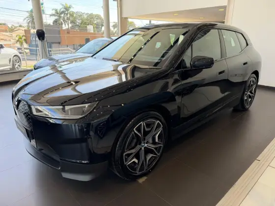 Carro ELÉTRICO XDRIVE40