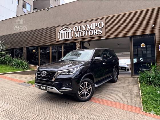 Carro 2.8 D-4D TURBO DIESEL SRX PLATINUM 7L 4X4 AUTOMÁTICO