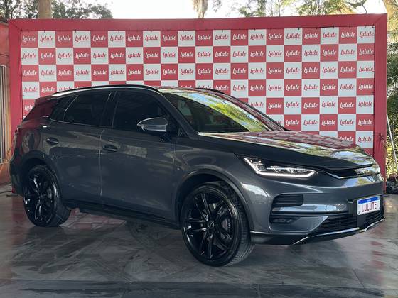 Carro ELÉTRICO AWD