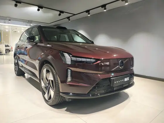Carro P8 RECHARGE TWIN ELECTRIC PERFORMANCE ULTRA AWD
