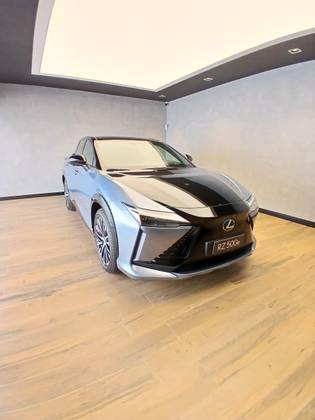 Carro 77 KW ELÉTRICO AWD