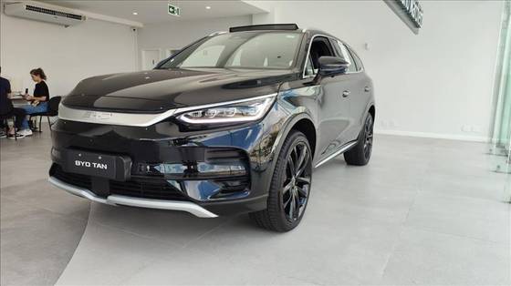 Carro ELÉTRICO AWD