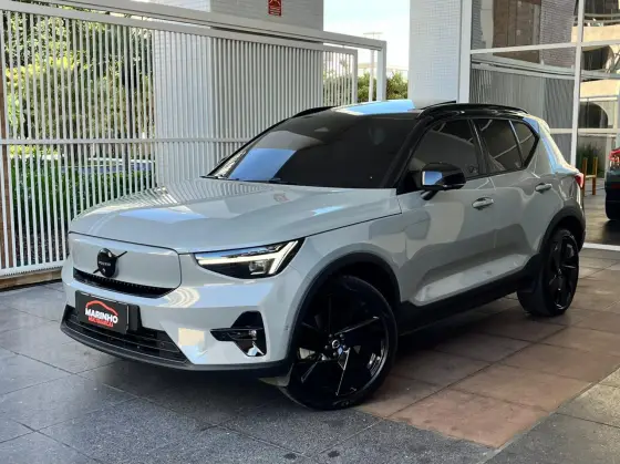 Carro P8 RECHARGE TWIN ELECTRIC ULTRA BLACK EDITION AWD