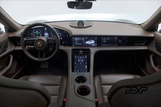 PORSCHE TAYCAN 4 CROSS TURISMO ELÉTRICO — foto 17