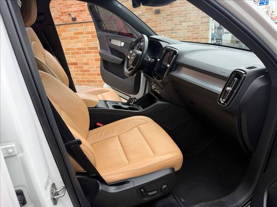 VOLVO XC40 2.0 T4 GASOLINA MOMENTUM GEARTRONIC — foto 9