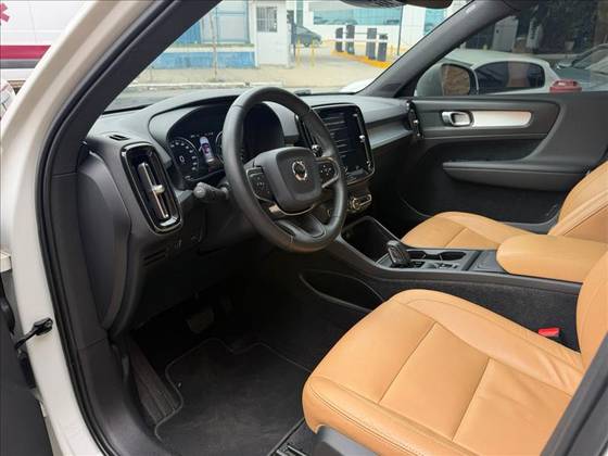 VOLVO XC40 2.0 T4 GASOLINA MOMENTUM GEARTRONIC — foto 13