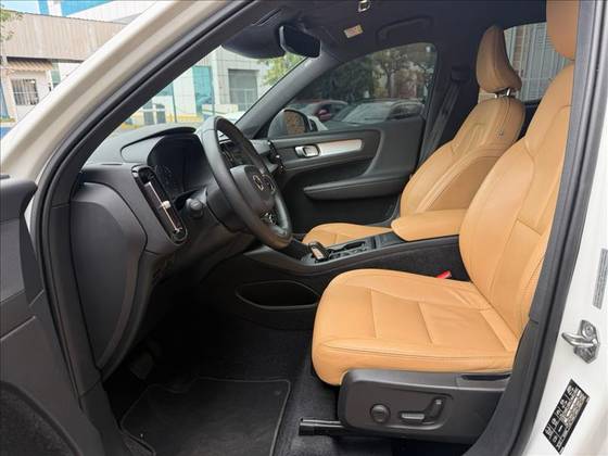 VOLVO XC40 2.0 T4 GASOLINA MOMENTUM GEARTRONIC — foto 14
