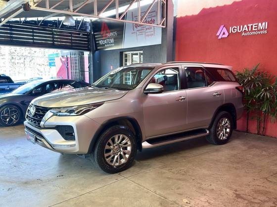 TOYOTA HILUX SW4 2.8 D-4D TURBO DIESEL SRX 7L 4X4 AUTOMÁTICO — foto 7