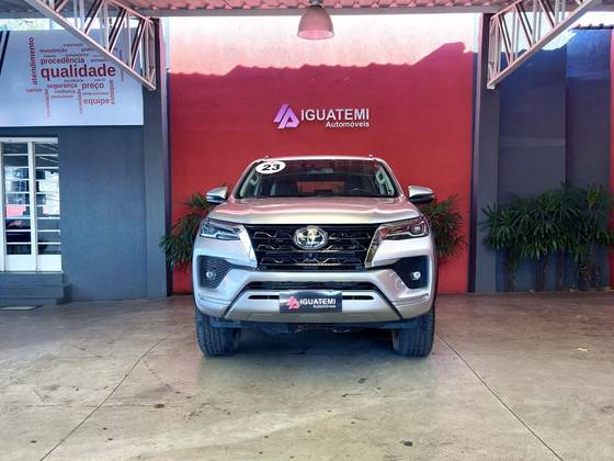 TOYOTA HILUX SW4 2.8 D-4D TURBO DIESEL SRX 7L 4X4 AUTOMÁTICO — foto 8