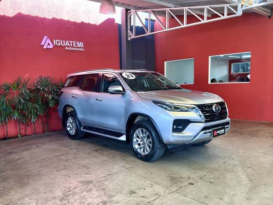 TOYOTA HILUX SW4 2.8 D-4D TURBO DIESEL SRX 7L 4X4 AUTOMÁTICO — foto 9