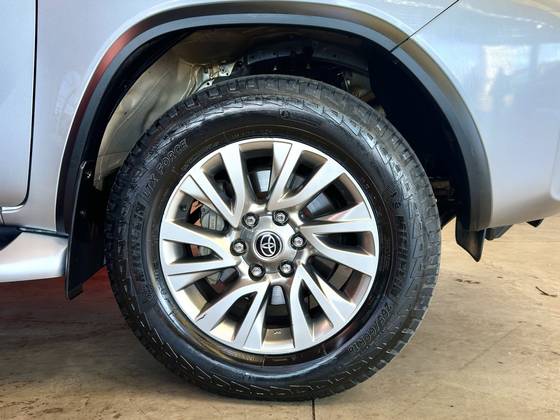 TOYOTA HILUX SW4 2.8 D-4D TURBO DIESEL SRX 7L 4X4 AUTOMÁTICO — foto 11
