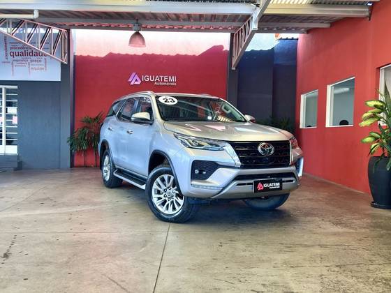TOYOTA HILUX SW4 2.8 D-4D TURBO DIESEL SRX 7L 4X4 AUTOMÁTICO — foto 12