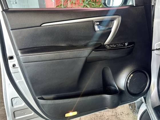 TOYOTA HILUX SW4 2.8 D-4D TURBO DIESEL SRX 7L 4X4 AUTOMÁTICO — foto 13