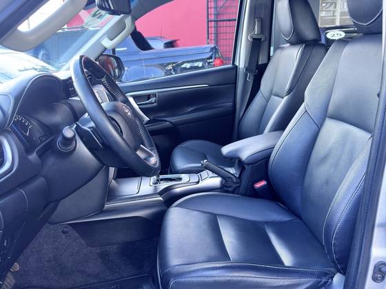 TOYOTA HILUX SW4 2.8 D-4D TURBO DIESEL SRX 7L 4X4 AUTOMÁTICO — foto 14