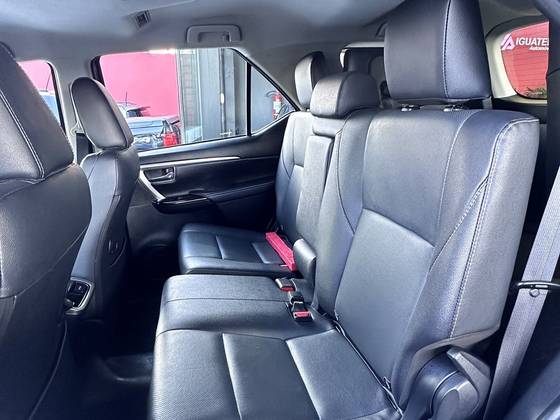 TOYOTA HILUX SW4 2.8 D-4D TURBO DIESEL SRX 7L 4X4 AUTOMÁTICO — foto 16