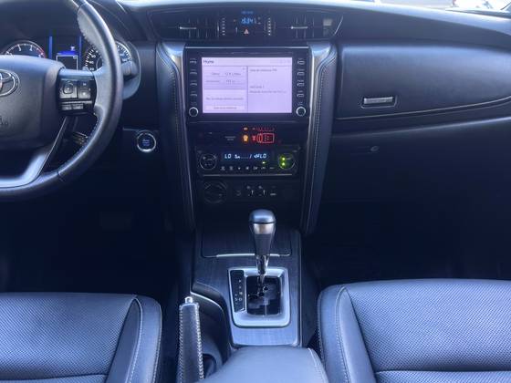 TOYOTA HILUX SW4 2.8 D-4D TURBO DIESEL SRX 7L 4X4 AUTOMÁTICO — foto 19