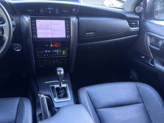 TOYOTA HILUX SW4 2.8 D-4D TURBO DIESEL SRX 7L 4X4 AUTOMÁTICO — foto 20