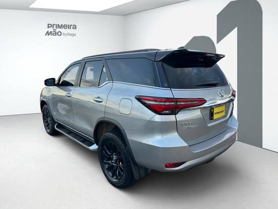 TOYOTA HILUX SW4 2.8 D-4D TURBO DIESEL SRX 7L 4X4 AUTOMÁTICO — foto 5