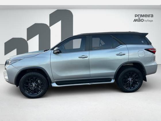 TOYOTA HILUX SW4 2.8 D-4D TURBO DIESEL SRX 7L 4X4 AUTOMÁTICO — foto 6