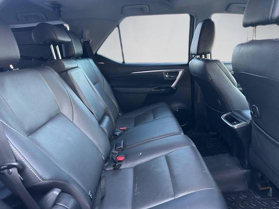 TOYOTA HILUX SW4 2.8 D-4D TURBO DIESEL SRX 7L 4X4 AUTOMÁTICO — foto 12