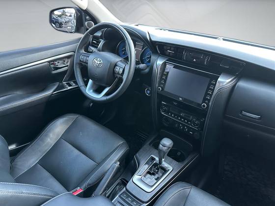 TOYOTA HILUX SW4 2.8 D-4D TURBO DIESEL SRX 7L 4X4 AUTOMÁTICO — foto 13