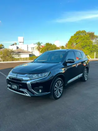 MITSUBISHI OUTLANDER 2.2 MIVEC DI-D DIESEL HPE-S AWD AUTOMÁTICO MITSUBISHI OUTLANDER 2.2 MIVEC DI-D DIESEL HPE-S AWD AUTOMÁTICO
