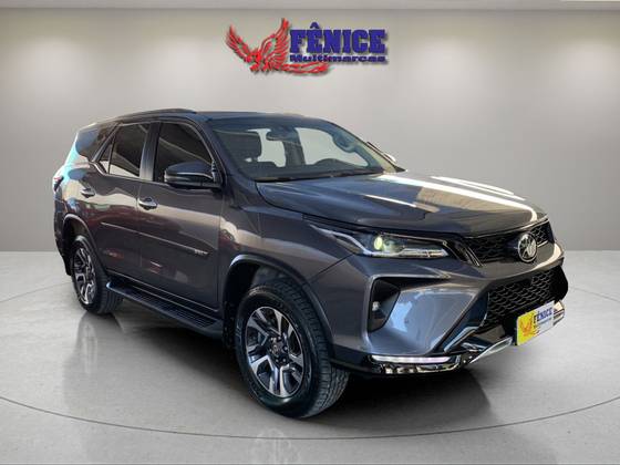 TOYOTA HILUX SW4 2.8 D-4D TURBO DIESEL SRX PLATINUM 7L 4X4 AUTOMÁTICO — foto 2