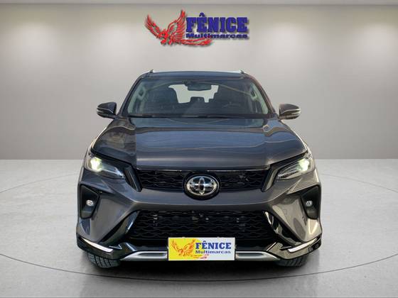 TOYOTA HILUX SW4 2.8 D-4D TURBO DIESEL SRX PLATINUM 7L 4X4 AUTOMÁTICO — foto 3