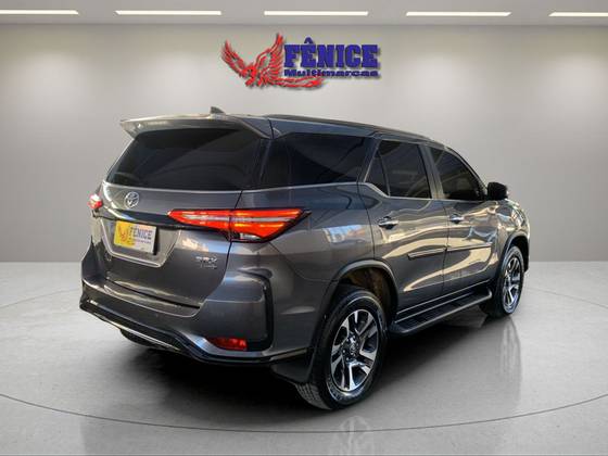 TOYOTA HILUX SW4 2.8 D-4D TURBO DIESEL SRX PLATINUM 7L 4X4 AUTOMÁTICO — foto 6