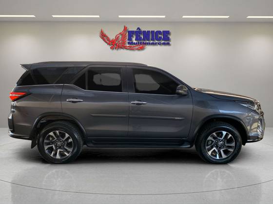 TOYOTA HILUX SW4 2.8 D-4D TURBO DIESEL SRX PLATINUM 7L 4X4 AUTOMÁTICO — foto 7