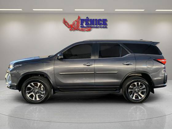 TOYOTA HILUX SW4 2.8 D-4D TURBO DIESEL SRX PLATINUM 7L 4X4 AUTOMÁTICO — foto 8