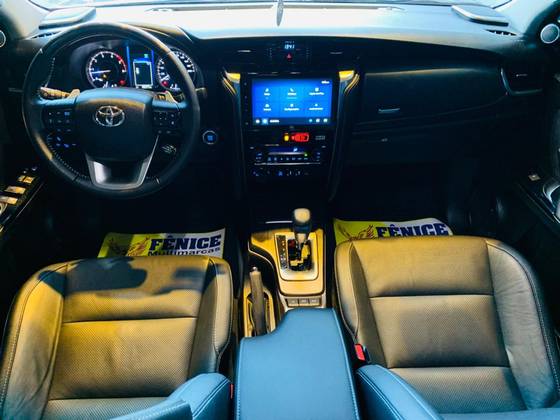 TOYOTA HILUX SW4 2.8 D-4D TURBO DIESEL SRX PLATINUM 7L 4X4 AUTOMÁTICO — foto 9