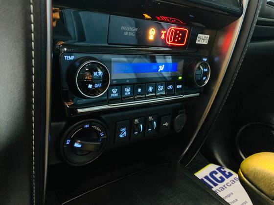 TOYOTA HILUX SW4 2.8 D-4D TURBO DIESEL SRX PLATINUM 7L 4X4 AUTOMÁTICO — foto 10