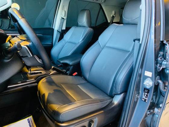 TOYOTA HILUX SW4 2.8 D-4D TURBO DIESEL SRX PLATINUM 7L 4X4 AUTOMÁTICO — foto 18