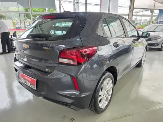 CHEVROLET ONIX 1.0 TURBO FLEX LTZ AUTOMÁTICO — foto 4