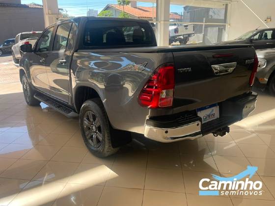 TOYOTA HILUX 2.8 D-4D TURBO DIESEL CD SR 4X4 AUTOMÁTICO — foto 6