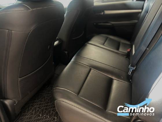 TOYOTA HILUX 2.8 D-4D TURBO DIESEL CD SR 4X4 AUTOMÁTICO — foto 8